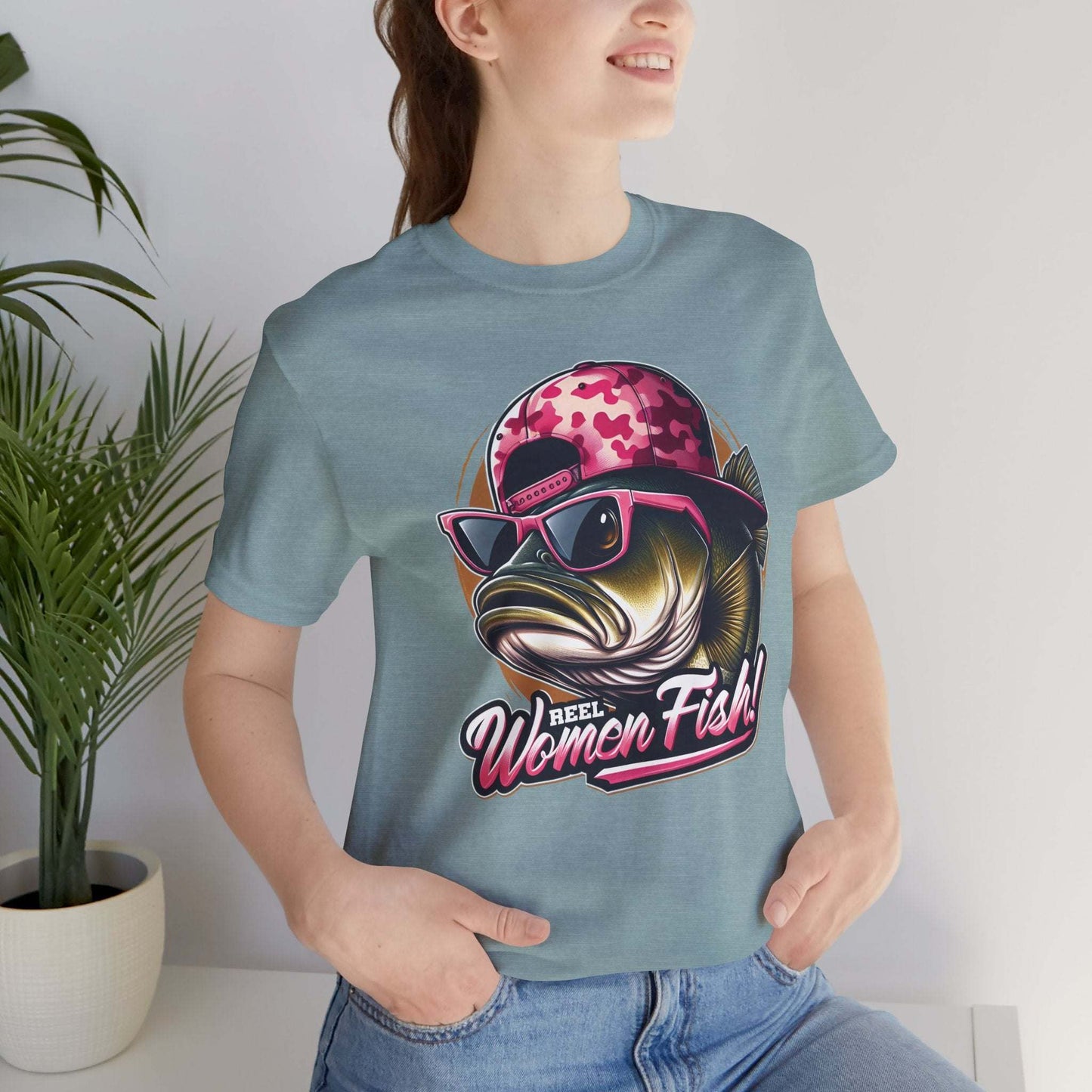 Reel Women Fish - Bass Attitude - T-Shirt